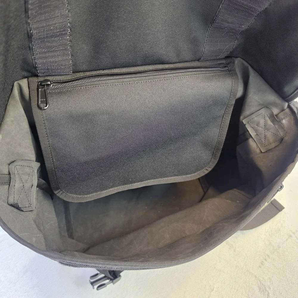 Carhartt WIP Reflective Parcel Bag Black Adjustable Messenger Bag A201035